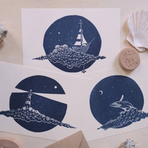 linogravure ; oeuvre originale ; atelier du lys ; Montpellier ; suzon bastide ; onirique ; rêve ; poésie ; liberté ; nuages ; céleste ; poétique ; bébé ; enfant ; voilier ; phare ; baleine ; mer ; ciel ; nuit ; étoiles ; lune ; nocturne ; linogravures oniriques trio céleste ; panier