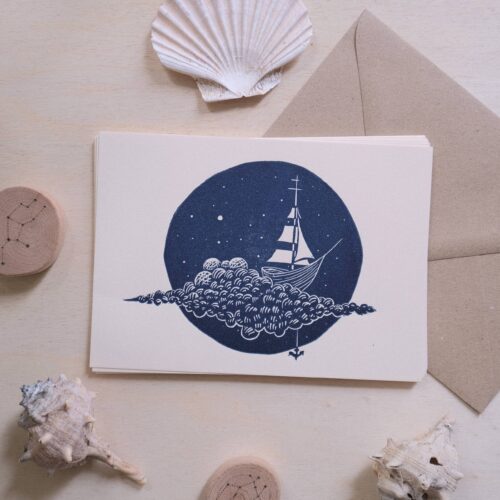 linogravure ; oeuvre originale ; atelier du lys ; Montpellier ; suzon bastide ; onirique ; rêve ; poésie ; liberté ; nuages ; céleste ; poétique ; bébé ; enfant ; voilier ; phare ; baleine ; mer ; ciel ; nuit ; étoiles ; lune ; nocturne ; linogravure onirique voilier céleste