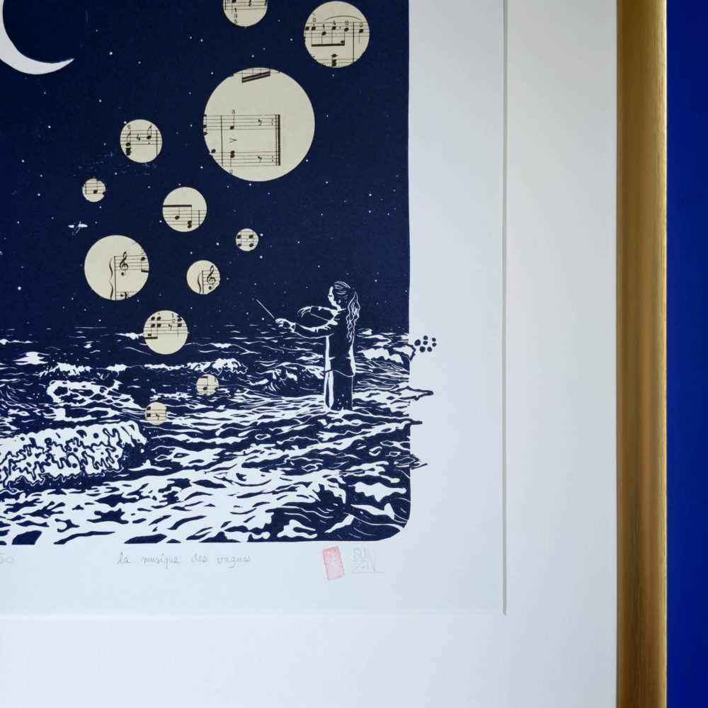 linogravure ; oeuvre originale ; atelier du lys ; Montpellier ; suzon bastide ; onirique ; rêve ; poésie ; liberté ; céleste ; poétique ; bébé ; enfant ; mer ; ciel ; nuit ; étoiles ; lune ; nocturne ; musique ; océan ; linogravure onirique ; magique