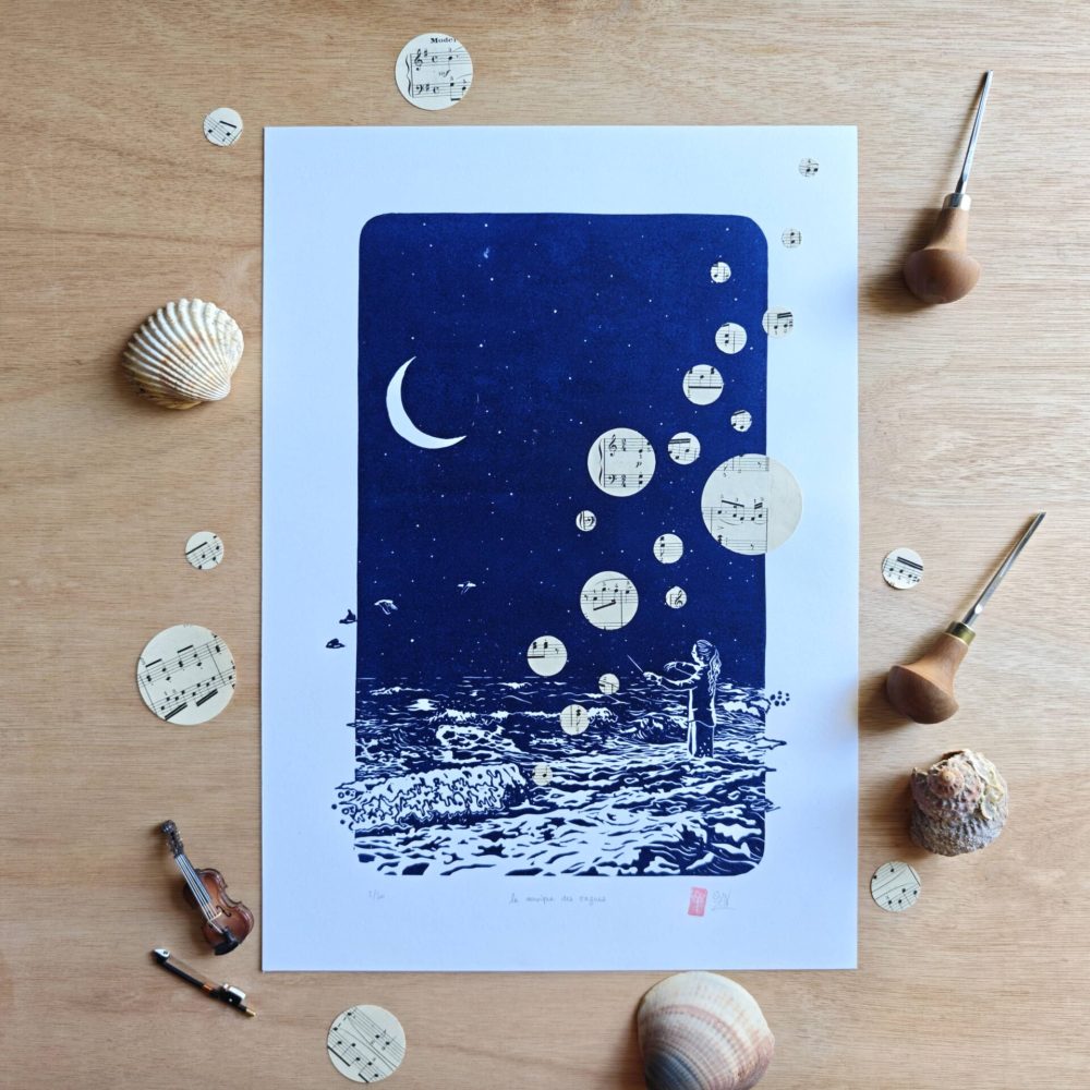 linogravure ; oeuvre originale ; atelier du lys ; Montpellier ; suzon bastide ; onirique ; rêve ; poésie ; liberté ; céleste ; poétique ; bébé ; enfant ; mer ; ciel ; nuit ; étoiles ; lune ; nocturne ; musique ; océan ; linogravure onirique ; magique