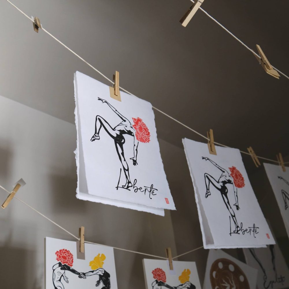 linogravure ; oeuvre originale ; atelier du lys ; Montpellier ; suzon bastide ; onirique ; rêve ; poésie ; fleurs ; liberté ; égalité ; sororité ; féministe ; féminisme ; femme ; floral